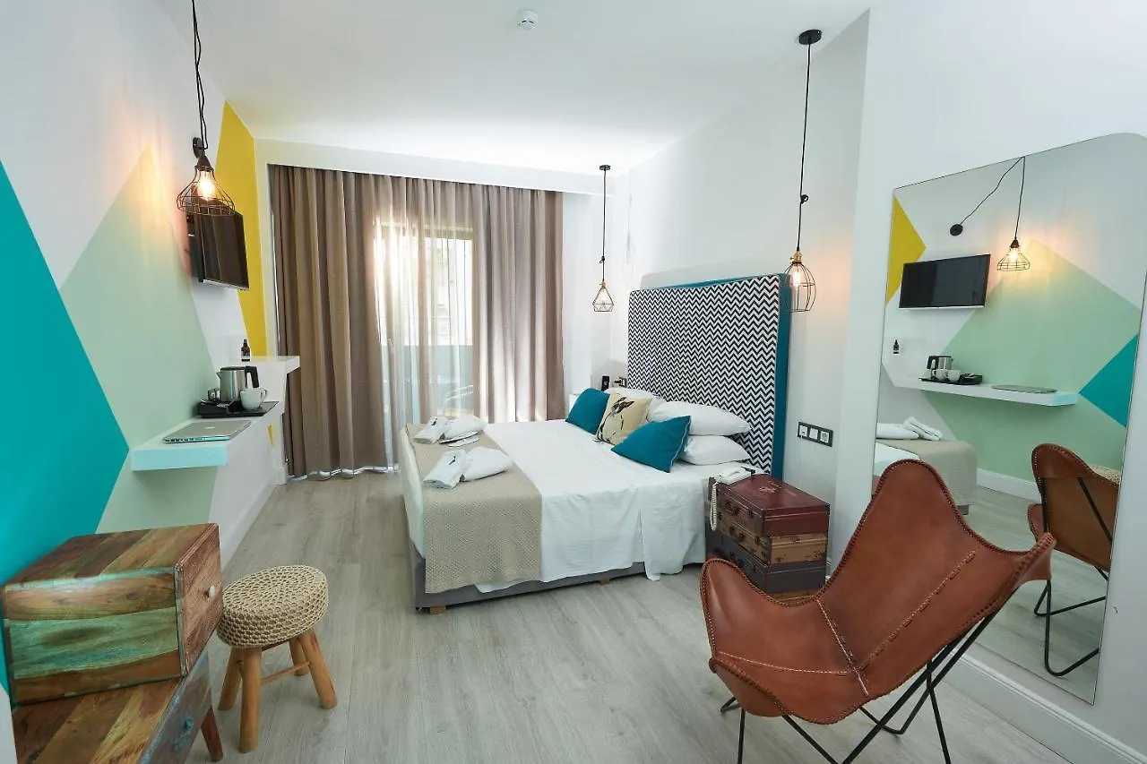 Blue Bottle Boutique Hotel Thessaloniki 3*,